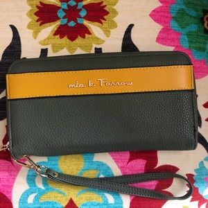 Mia K Farrow Wallet